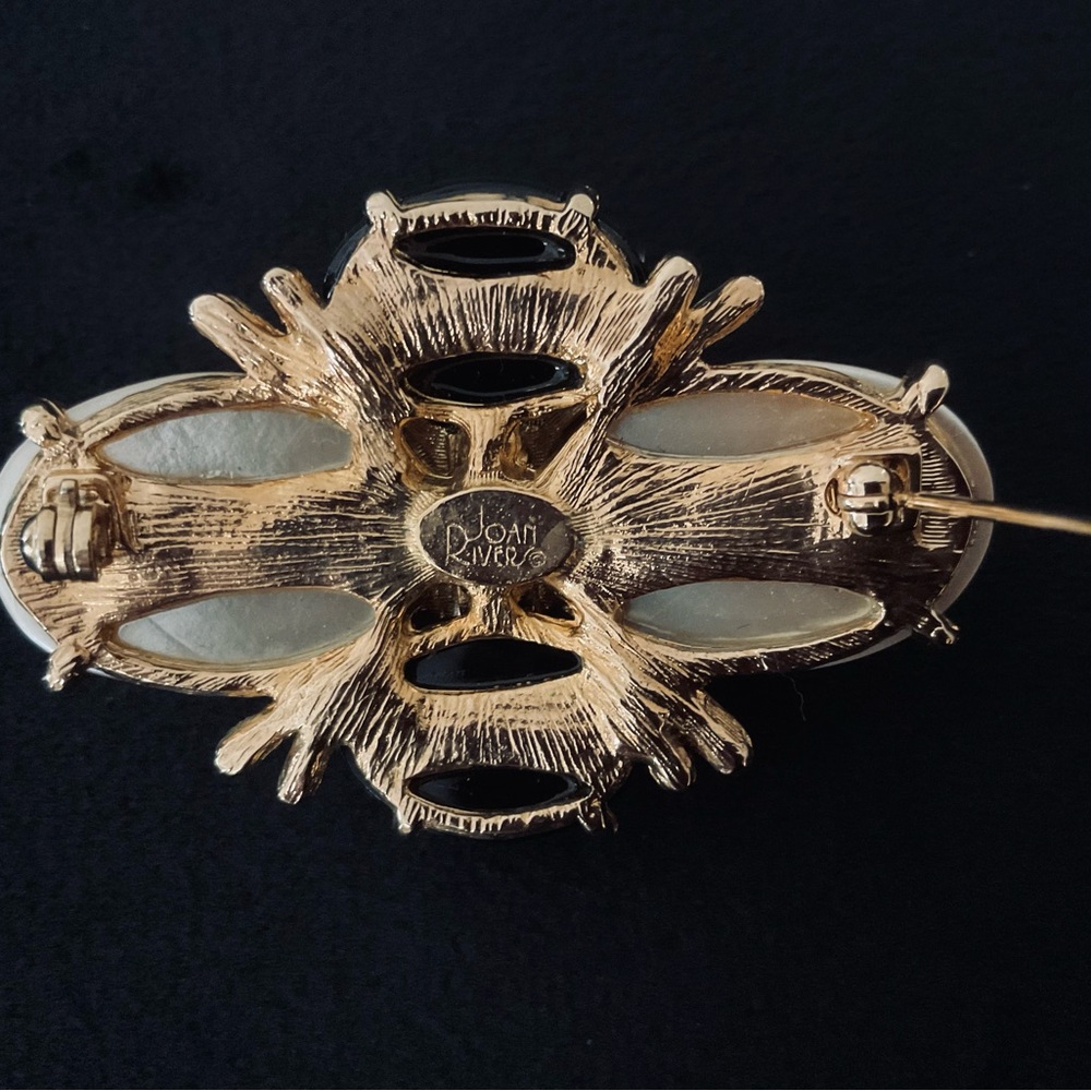 #1 Joan Rivers Brooch - Picture 2 of 2